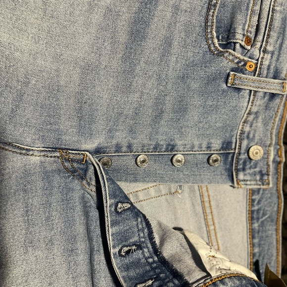 Women’s Levi Jeans Button Fly - Picture 8 of 8